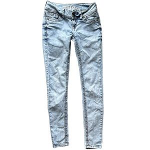 Wallflower junior size 1 washed out blue jeans pocket stitching double button